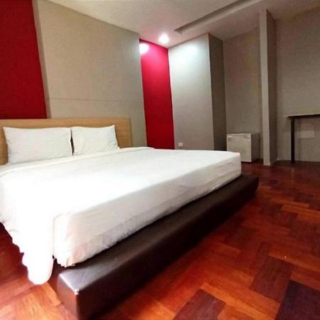 X Go Inn Silom Road -Bts Saint Louis Bangkok Luaran gambar