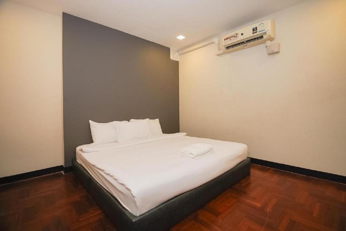 X Go Inn Silom Road -Bts Saint Louis Bangkok Luaran gambar